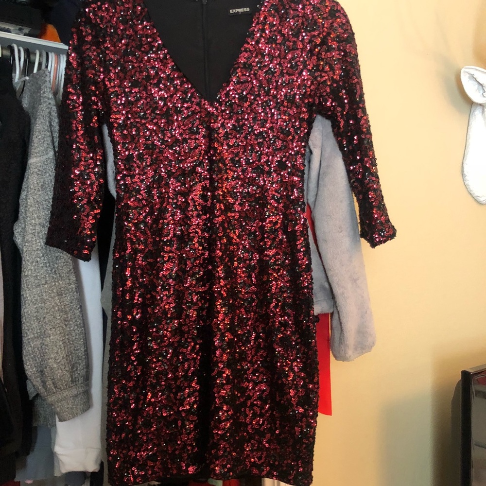 RED AND BLACK SEQUIN DRESS 3/4 SLEEVES